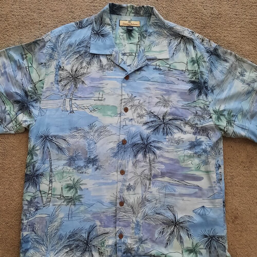 TOMMY BAHAMA Hawaiian Camp Shirt Men's Size L 100% Silk Beachcore Short Sleeve